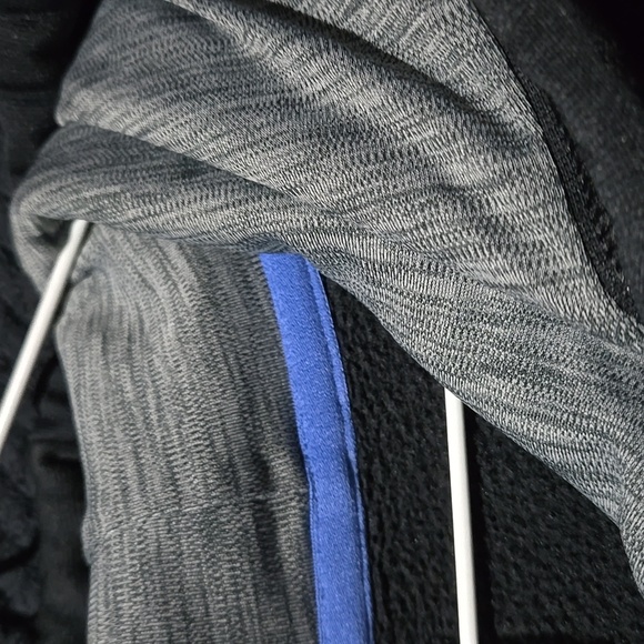 Under Armour sweater - Picture 3 of 3